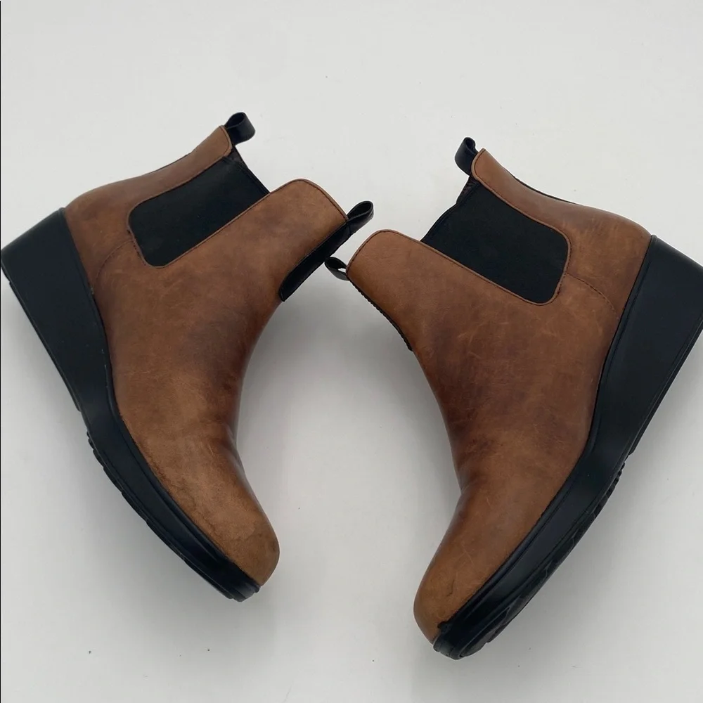 Cole haan Weatherproof Brown women 8B Leather Boots pull on casual office Y2K